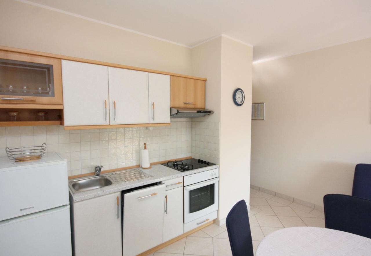 Apartments By The Sea Vinisce, Trogir - 5229 Extérieur photo